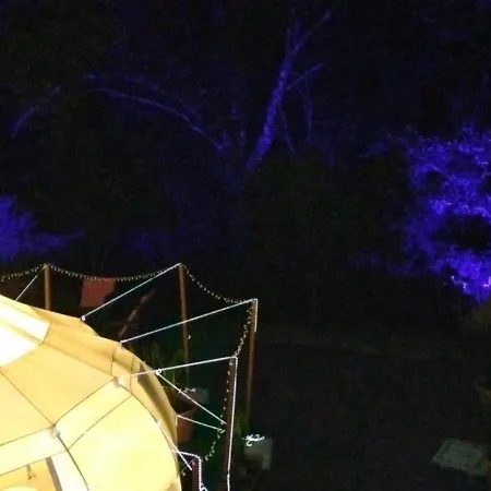 Luxury tent Malibu ' *